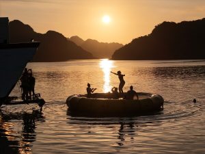 ha-long-bay-cheers-tour